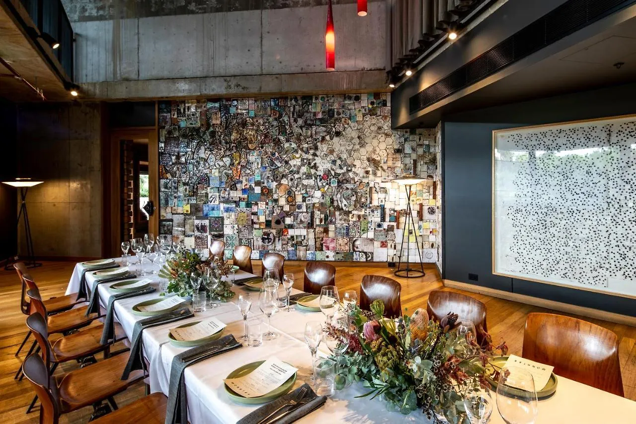 Ovolo Nishi Hotel Canberra 5*,